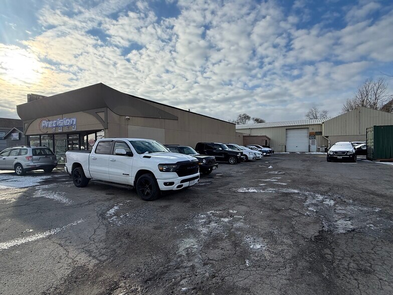 7221 Niagara Falls Blvd, Niagara Falls, NY à vendre - Photo du bâtiment - Image 2 de 4