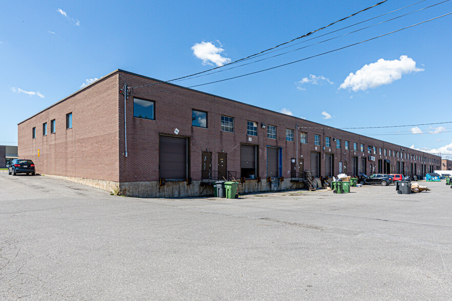 1435-1473 Rue Bégin, Montréal, QC à louer - Photo du bâtiment - Image 2 de 7