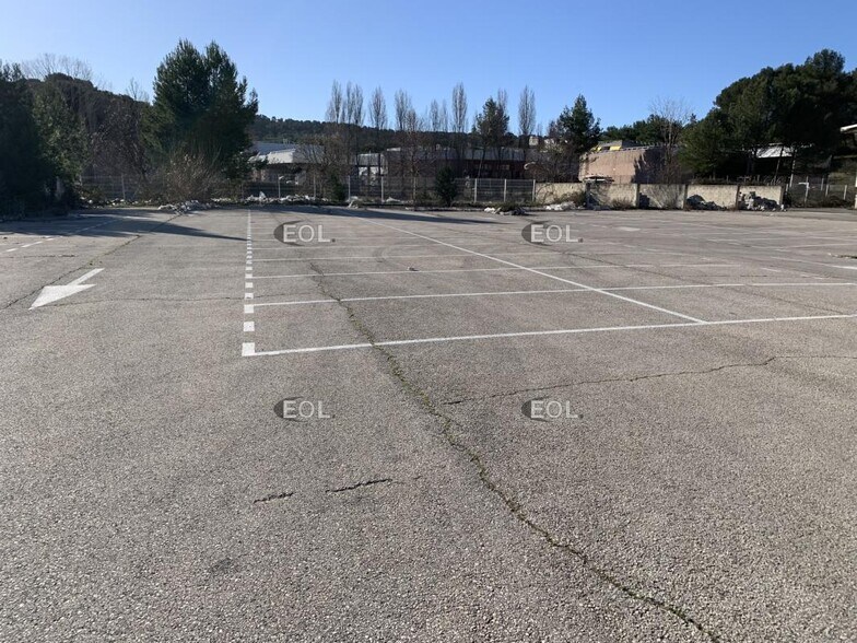 Flex in Bouc-Bel-Air for lease - Building Photo - Image 3 of 5