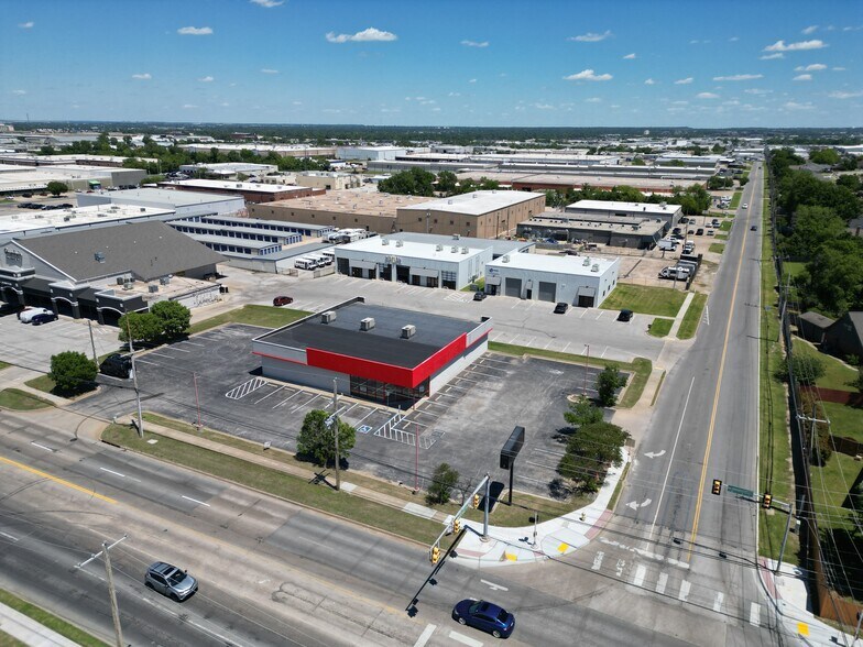 4461 S Sheridan Rd, Tulsa, OK à louer - Photo principale - Image 1 de 8