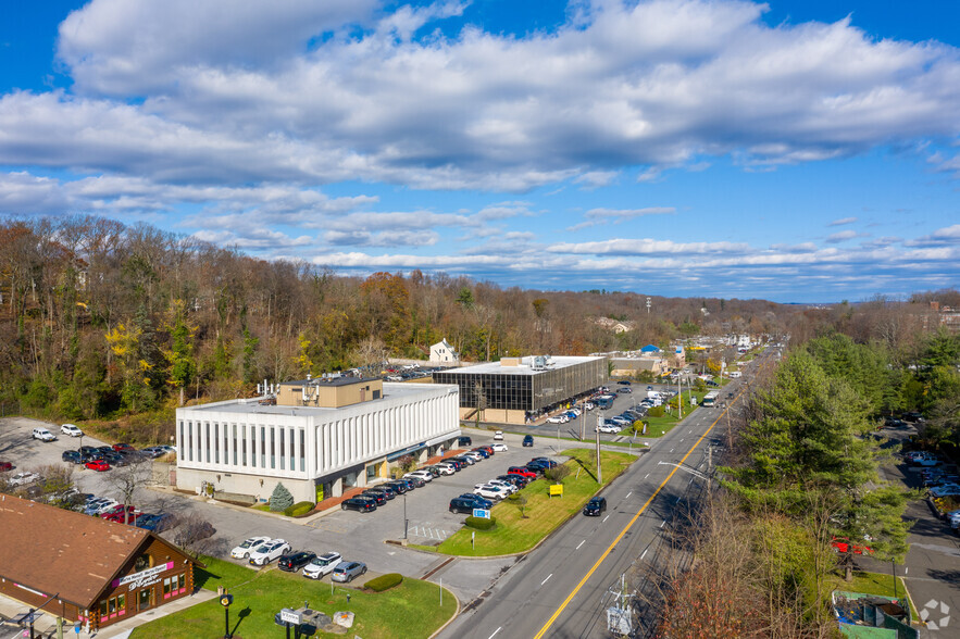 495 Central Park Ave, Scarsdale, NY for lease - Aerial - Image 3 of 4