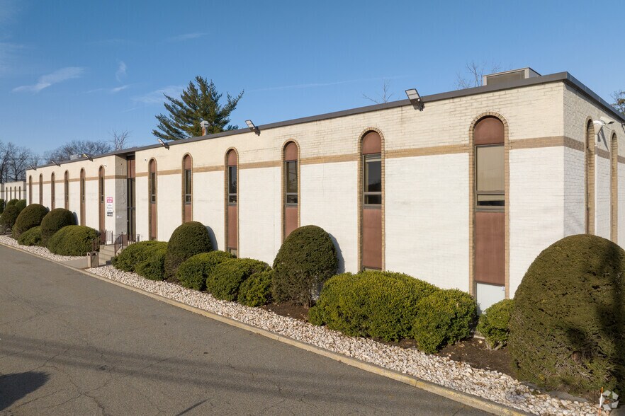 40 Galesi Dr, Wayne, NJ à louer - Photo du bâtiment - Image 2 de 37