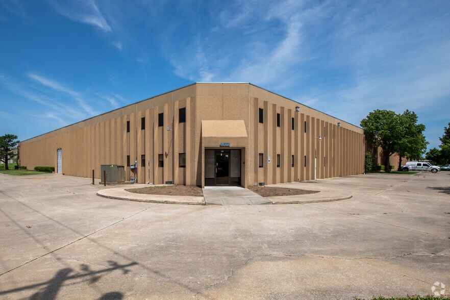 4601 SW 36th St, Oklahoma City, OK for lease - Building Photo - Image 2 of 9