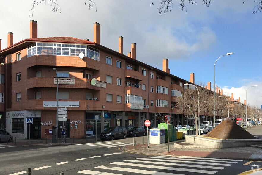 Plaza los Belgas, 11, Collado Villalba, Madrid à louer - Photo du bâtiment - Image 2 de 2