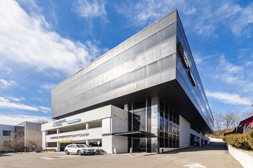 1165 Northern Blvd, Manhasset, NY à louer - Photo du bâtiment - Image 2 de 14