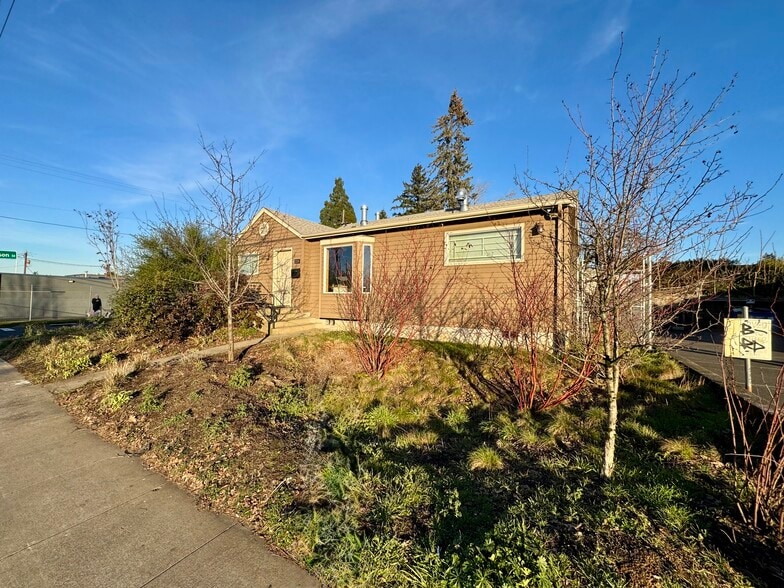 2236 NE 82nd Ave, Portland, OR for sale - Building Photo - Image 1 of 12