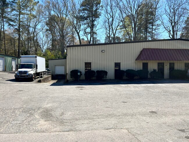 More details for 413 W Chatham St, Cary, NC - Flex for Lease