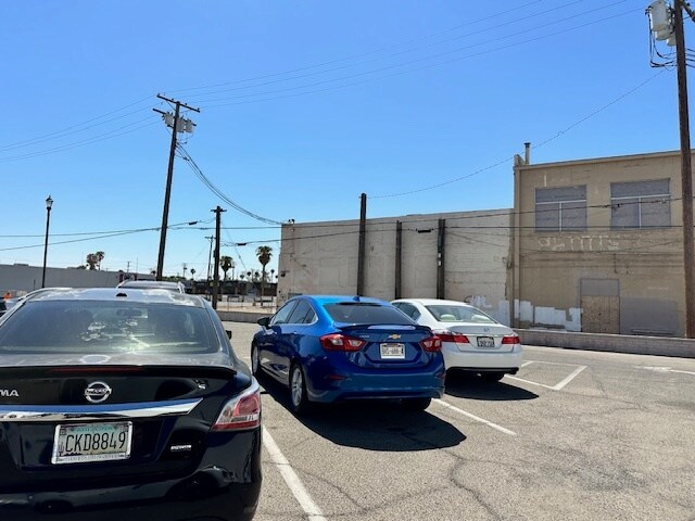 327 E 2nd St, Calexico, CA à vendre - Photo du bâtiment - Image 3 de 17