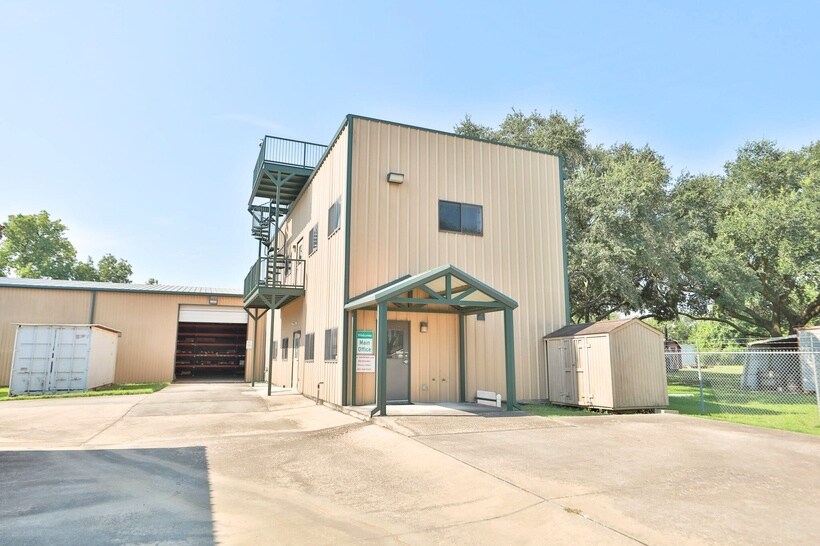 7113 Chippewa Blvd, Houston, TX à louer - Photo du bâtiment - Image 2 de 19