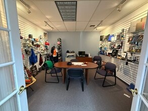 200-210 Expressway Ct, Virginia Beach, VA for lease Interior Photo- Image 1 of 3