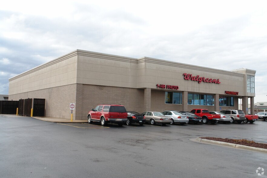 1625 S Webb Rd, Wichita, KS for sale - Primary Photo - Image 1 of 1