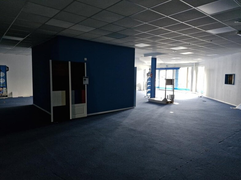 Retail in Feytiat for lease - Interior Photo - Image 3 of 8