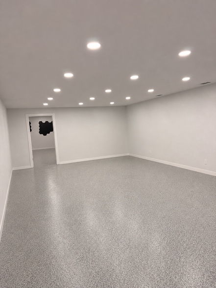 2606 W Marshall Dr, Grand Prairie, TX for lease - Interior Photo - Image 3 of 17