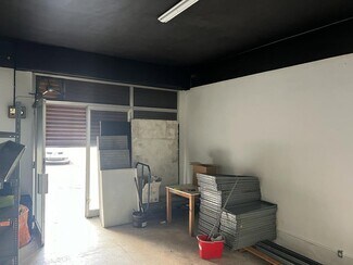 Plus de détails pour Multi-résidentiel à vendre