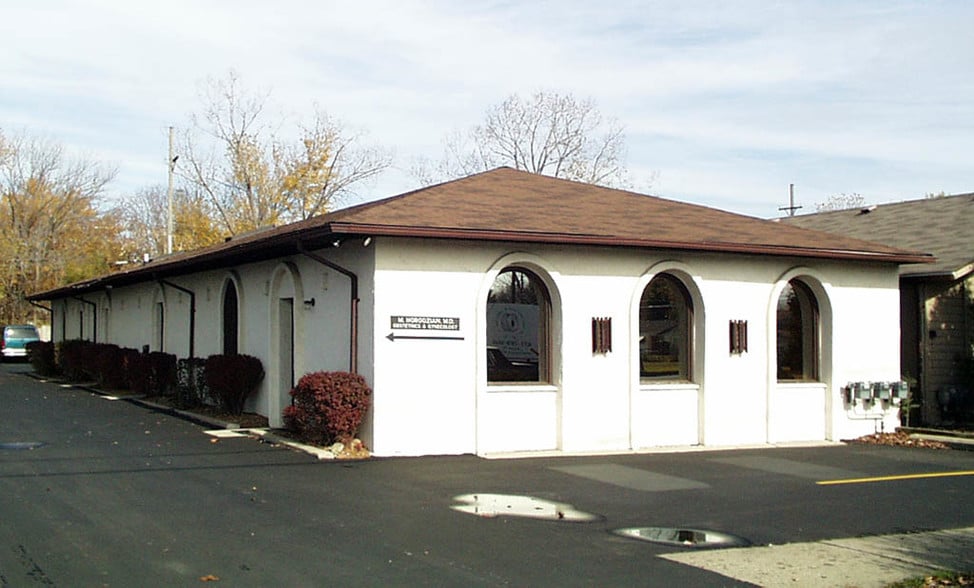 5770 Highland Rd, Waterford, MI for lease - Building Photo - Image 2 of 12