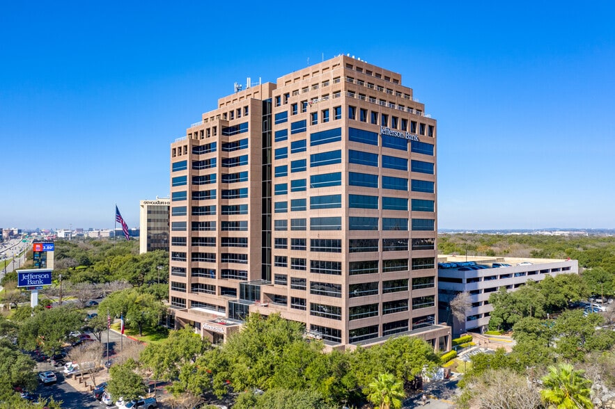1777 NE Loop 410, San Antonio, TX à louer - Photo du bâtiment - Image 2 de 4