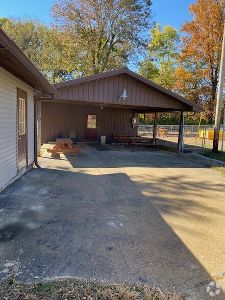 1162 E Karsch Blvd, Farmington, MO for sale - Building Photo - Image 2 of 15