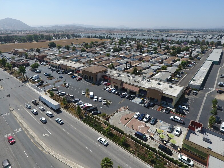 85-185 Ramona Expy, Perris, CA à louer - Aérien - Image 3 de 8