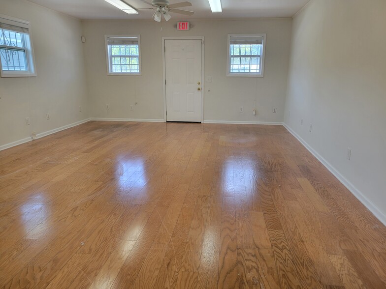 135 Palm St, Holly Springs, GA for lease - Building Photo - Image 3 of 7