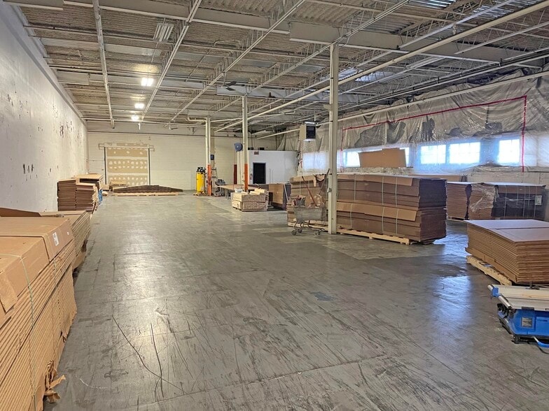 575 Industrial Rd, London, ON for lease - Interior Photo - Image 2 of 12