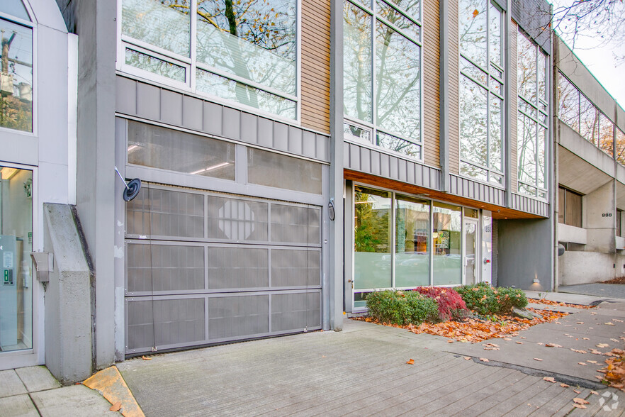 846-850 W 8th Ave, Vancouver, BC for sale - Building Photo - Image 3 of 7