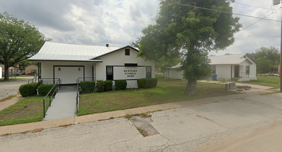 902 Bevans St., Menard, TX for sale - Building Photo - Image 3 of 3