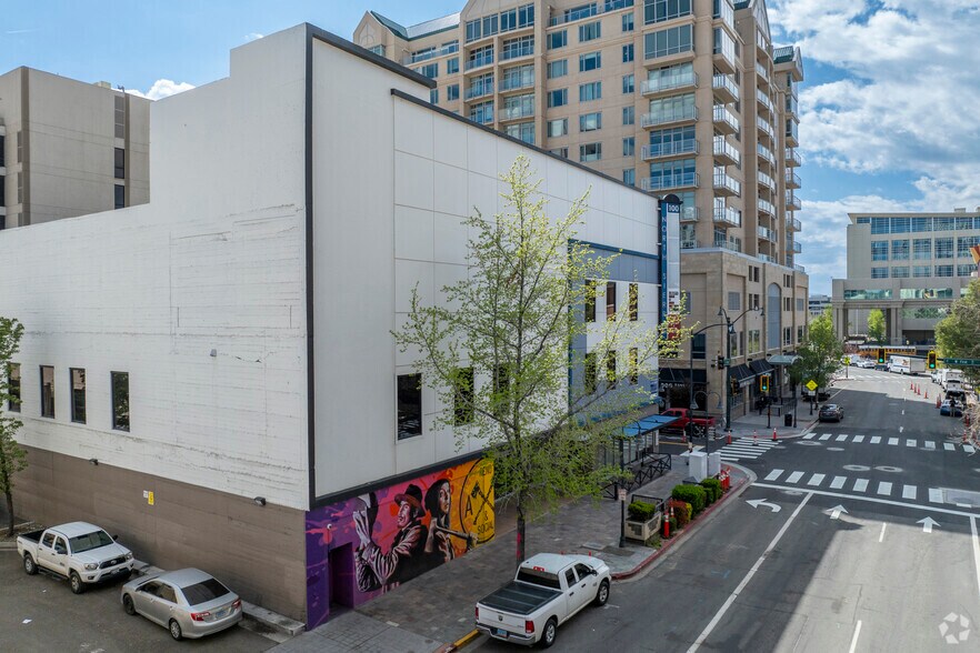 100 N Sierra St, Reno, NV à vendre - Photo du bâtiment - Image 2 de 13