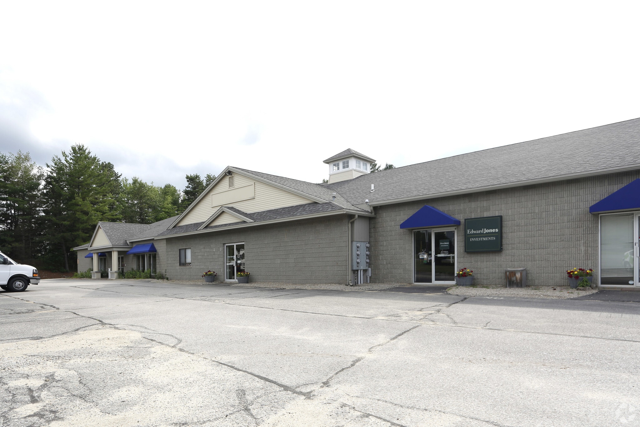 323 Gonic Rd, Rochester, NH for lease Primary Photo- Image 1 of 26