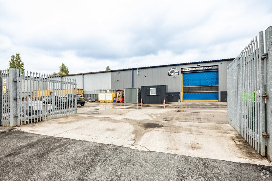 Ennis Clos, Manchester à louer - Photo du bâtiment - Image 2 de 7
