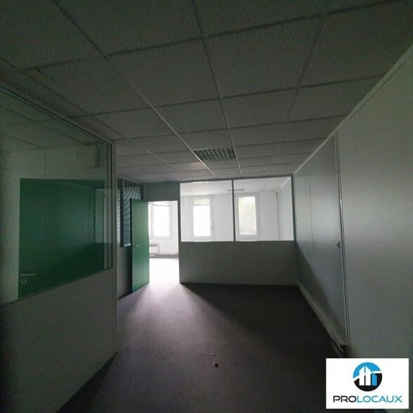 Bureau dans SAINT EGREVE à vendre - Photo intérieure - Image 2 de 12