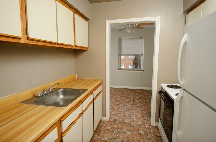 2880 S Moreland Blvd, Cleveland, OH for sale - Interior Photo - Image 3 of 7