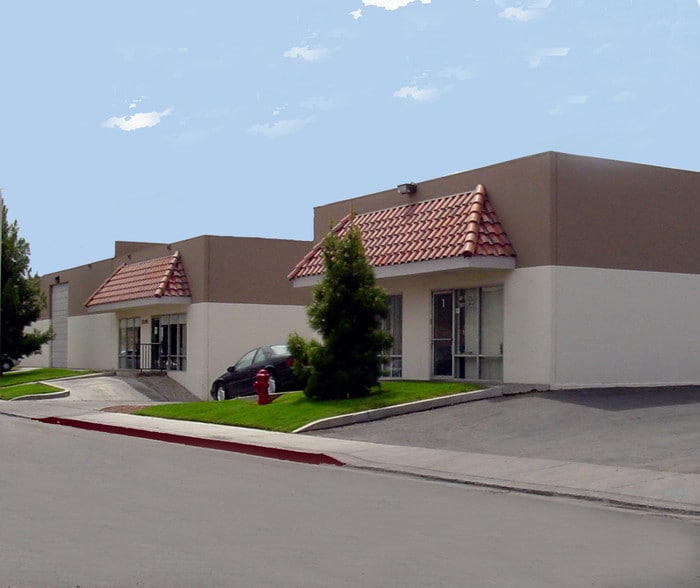 3695 S Highland Dr, Las Vegas, NV for lease - Primary Photo - Image 1 of 3
