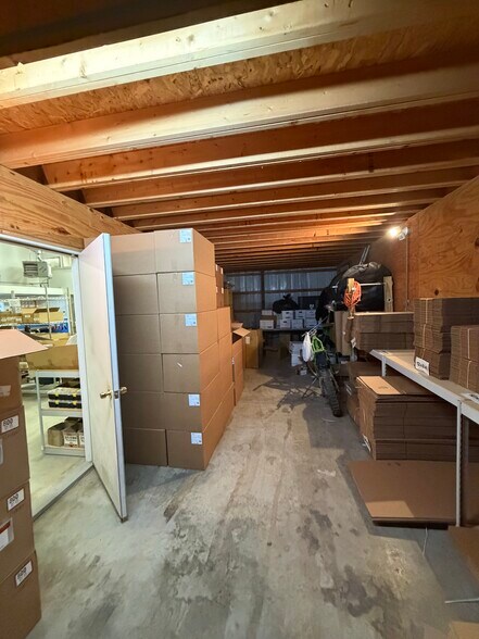 9650 Dixie Hwy, Clarkston, MI à louer - Photo du bâtiment - Image 2 de 4