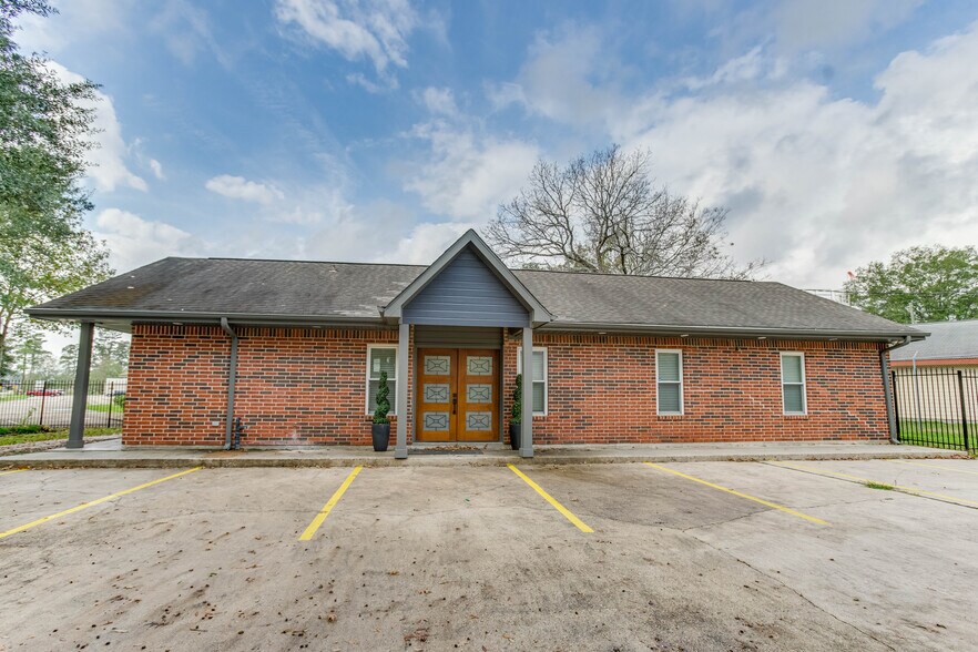 5905 Treaschwig Rd, Spring, TX à louer - Photo du bâtiment - Image 2 de 22