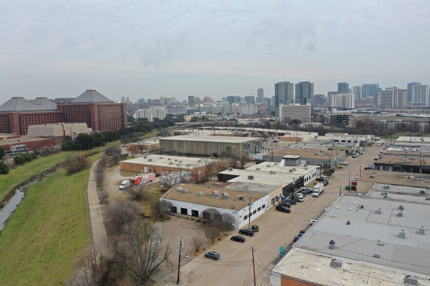 2124 Farrington St, Dallas, TX à louer - Photo du bâtiment - Image 2 de 5
