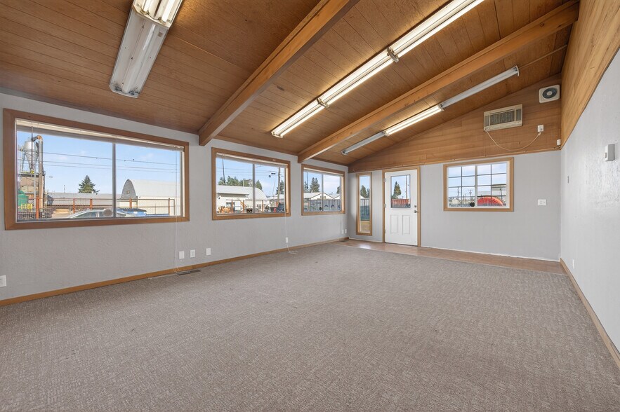 2150 Cross St, Eugene, OR à vendre - Photo du bâtiment - Image 2 de 21