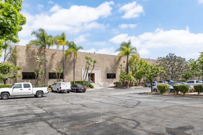 Plus de détails pour 16300 Shoemaker Ave, Cerritos, CA - Industriel à louer