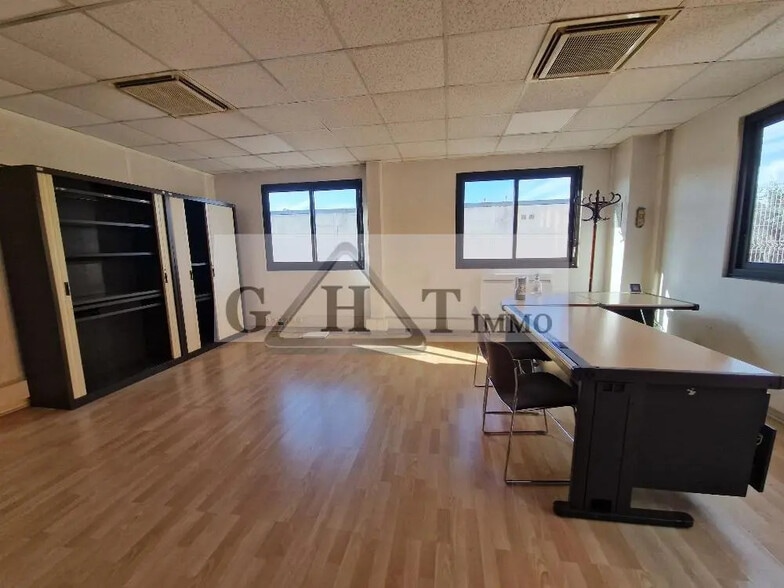 Office in Bobigny for lease - Interior Photo - Image 2 of 5