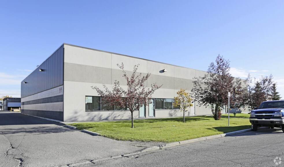 316 40 Ave NE, Calgary, AB for sale - Primary Photo - Image 1 of 1