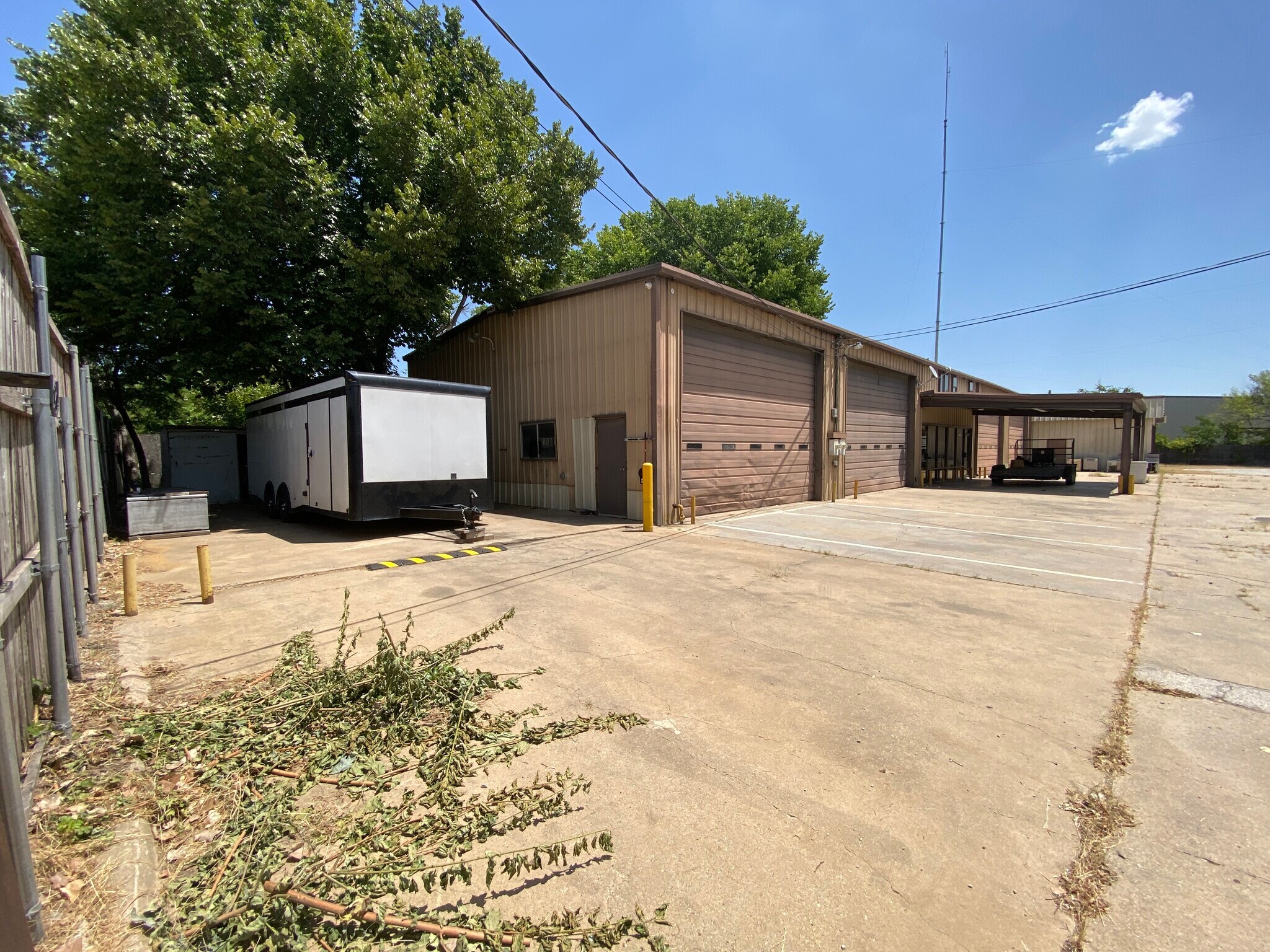 715 Dallas Dr, Denton, TX à vendre Photo du bâtiment- Image 1 de 34