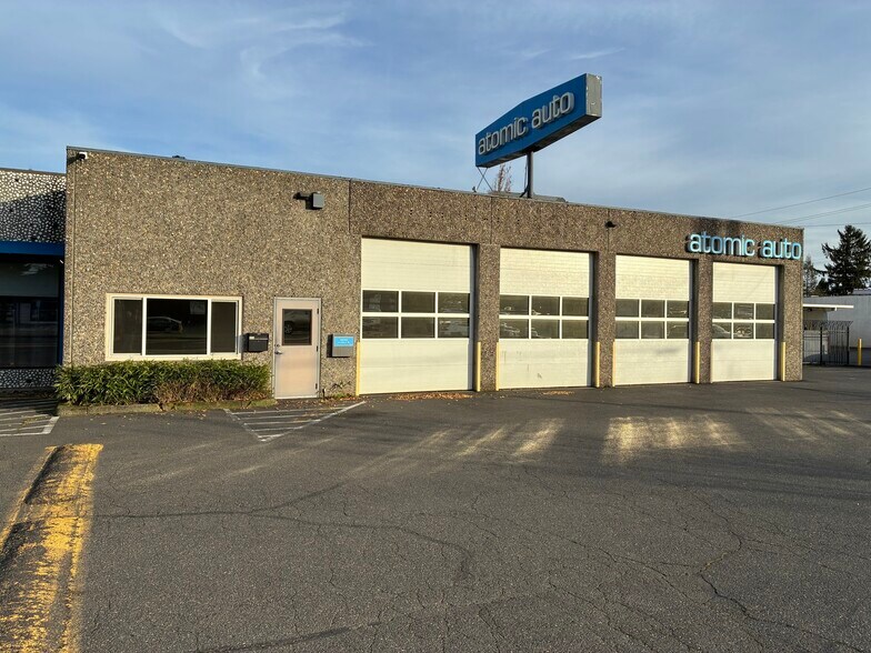 700 NE 102nd Ave, Portland, OR for sale - Building Photo - Image 2 of 8