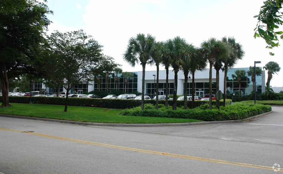 10300-10370 USA Today Way, Miramar, FL for lease - Building Photo - Image 3 of 3