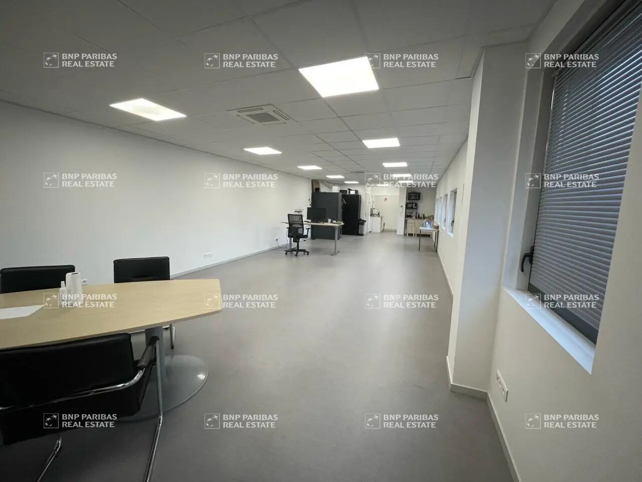 Office in Bussy-Saint-Georges for sale Interior Photo- Image 1 of 5