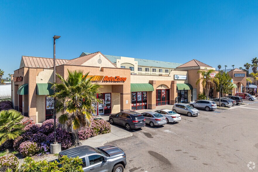 2445-2455 Otay Center Dr, San Diego, CA à louer - Photo du bâtiment - Image 1 de 6