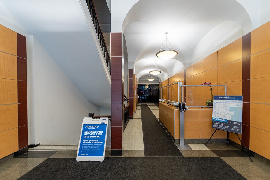 223 W Jackson Blvd, Chicago, IL à louer - Hall d’entrée - Image 3 de 5