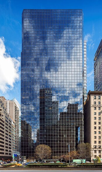 499 Park Ave, New York, NY à louer - Photo du bâtiment - Image 2 de 7