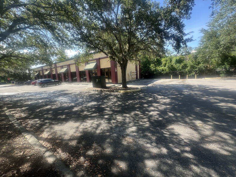 1315-1321 N Kingsway Ave, Tampa, FL for lease - Building Photo - Image 3 of 9