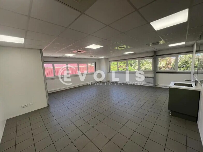 Bureau dans Fontenay-sous-Bois à louer - Photo du bâtiment - Image 3 de 20