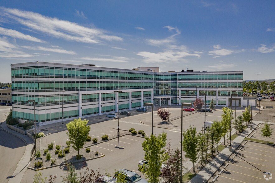 15 Sunpark Plz SE, Calgary, AB à louer - Photo du bâtiment - Image 1 de 10