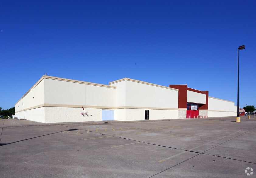 3161 Broadway Blvd, Garland, TX à louer - Photo du bâtiment - Image 3 de 11